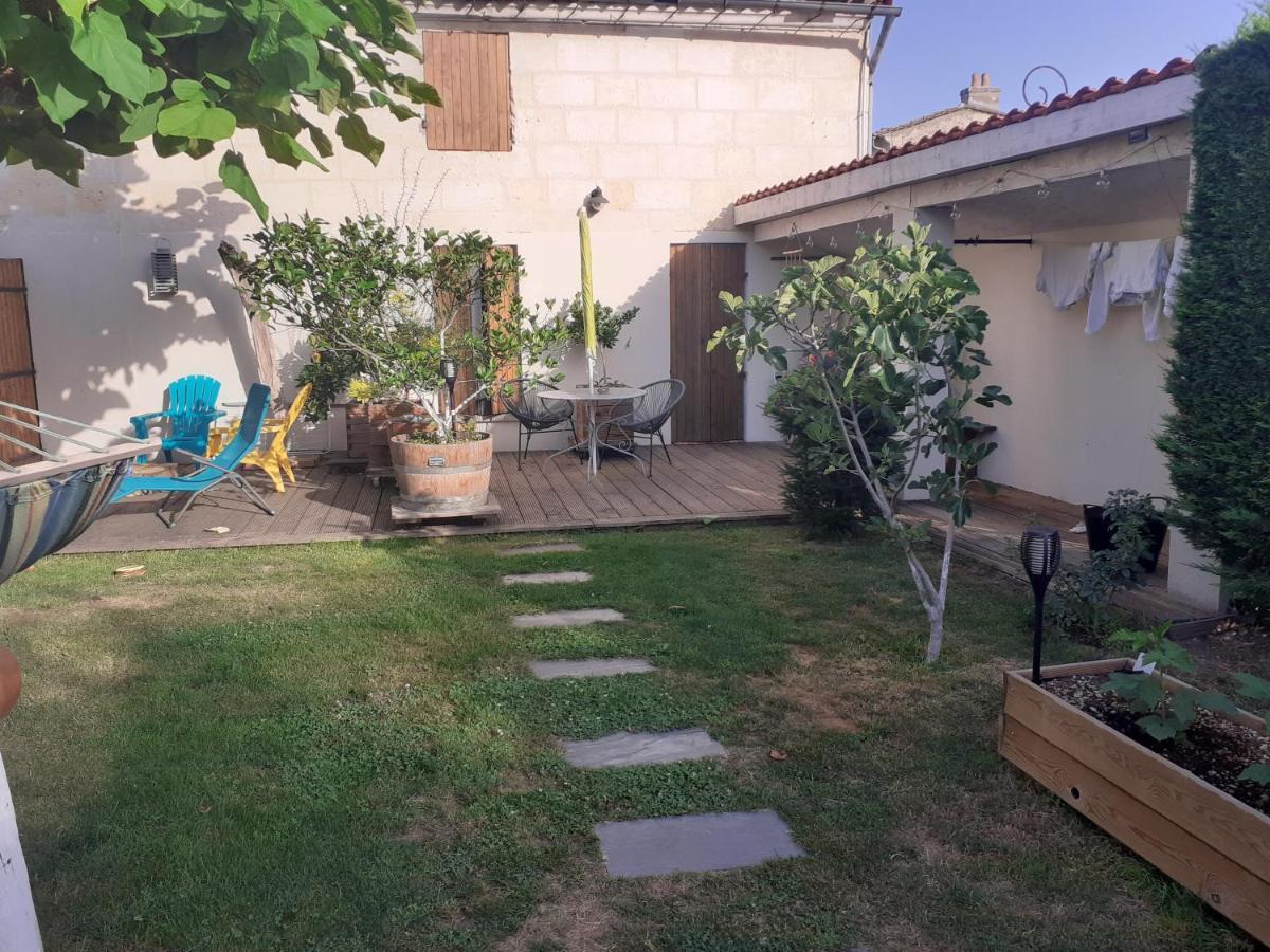 Chez Jeanfi Bed & Breakfast Fronsac  Exterior photo